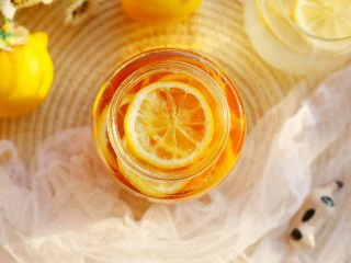 冬至美食 柠檬蜂蜜水,排毒养颜。