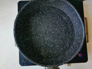 手煮奶茶西米露,重新烧一锅清水。