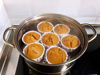 红糖开花发糕,开盖，个个开花，色泽漂亮