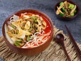 何必浪荡街头,在家也能嗦一碗粉,酸和麻我都不怕;)