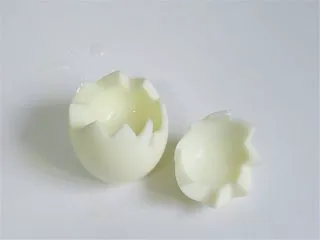 可爱的企鹅饭团,煮鸡蛋用雕花刀切出花边