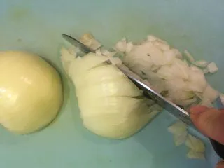 普罗旺斯风味番茄烩大虾,洋葱切丁