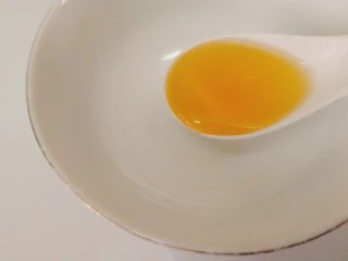 家常菜+爆炒蛏子,取一口小碗，加入料酒