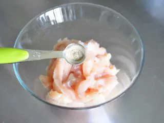 街头小吃自己做---香酥无骨鸡柳,姜粉。