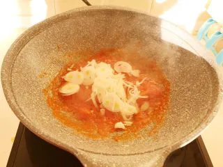 10分钟快手菜 番茄炒蛋,加入圆葱丝