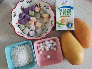 芒果芋圆西米露,准备食材备用