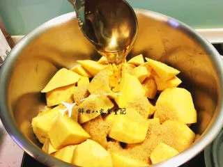 無油拔絲地瓜-台灣夜市小吃,接著再放入麥芽糖