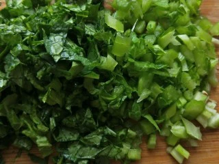 家常菜之春菜炒香干,春菜切碎