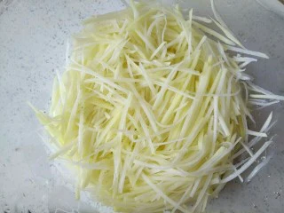 香辣凉拌三丝,土豆切丝 