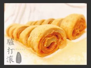 北京小吃·驴打滚,切块时不要切太薄哦！不好装盘，易倒塌。