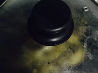 创意鹅肝甜点,关火,加盖子焖两三分钟