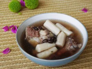 山药黑豆滋补汤,滋补又鲜美。
