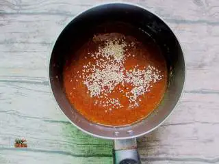 延吉小吃——沾串,最后撒上一层熟芝麻