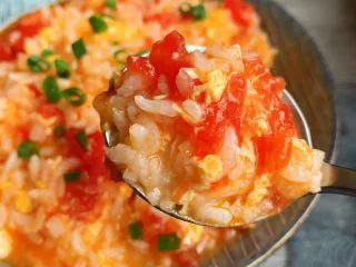 番茄浓汤烩饭,酸甜可口，好吃