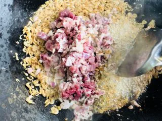 客家小吃:蒜苗粿(葫粄)➕菜头粄,加入猪肉