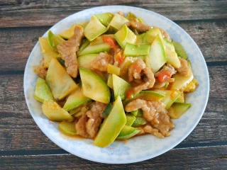 西红柿西葫芦炒肉片,成品图