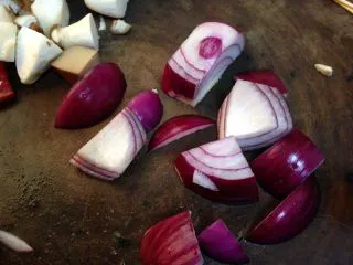 路边小吃自己做―鸡蛋干烤蔬菜串,洋葱切块