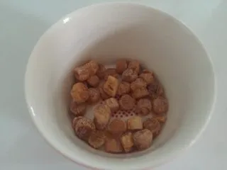 乡味~重庆小吃红油抄手,干贝提前用开水泡。