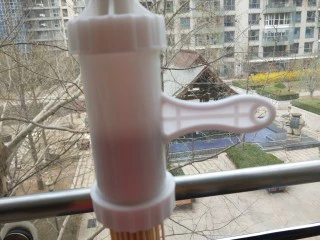 河北宣化特色小吃\卤菜\蒸莜面,压面工具准备好,装入面团,一次装一罐。