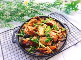 家常菜+红烧大闸蟹,成品图