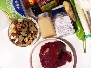 陕西小吃—肉夹馍,准备好各种材料