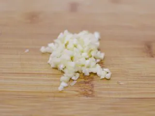 正宗地道的麻婆豆腐,大蒜切末。