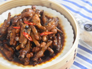 茶餐厅的厨师是怎么做豆豉凤爪的?