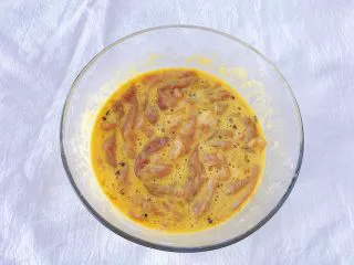 馋哭小孩的灵魂小酥肉,搅拌好之后沉淀一会