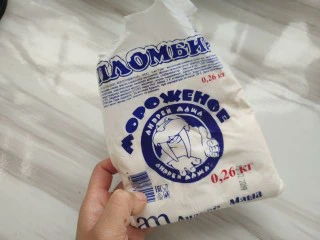 不怕化的冰激凌,看我让它72变~,这款冰激凌厉害的地方就在于,冻起来是冰激凌,化了是奶昔,还可以重新冷冻,根本不影响食用口感。而且含奶量很高,味道非常的香浓,就像吃奶块的感觉,回味绵长。 看我的花样吃法,搭配了奥利奥碎以及水仙芒果。