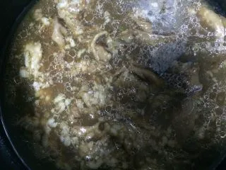 自制老北京小吃【卤煮】,如图四个小时后卤好的羊肚肠子