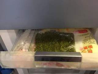 清凉一下绿豆汤,放进冰箱冷冻
