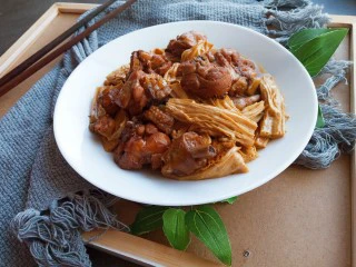 红烧鸡腿焖腐竹,成品