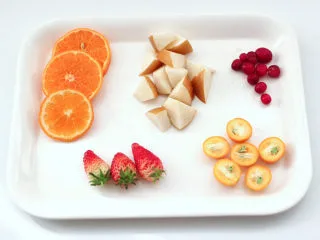 时令水果养生茶,雪梨切块，橙子切片、金桔对半切开。