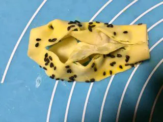 #做年货手工小吃#芝麻葱香排叉 ,排叉就是这个样子了，按次方法一次做好排叉