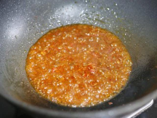 红烧豆腐盖饭,炒出红油。