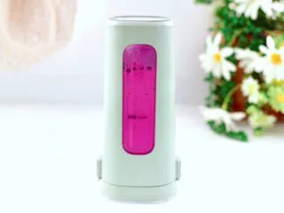 火龙果蔓越莓麦片酸奶昔,用榨汁杯榨成奶昔。