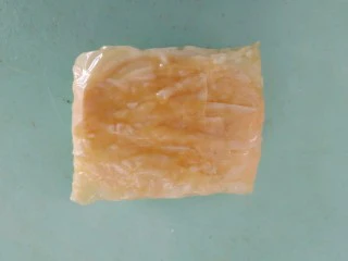 豆腐皮粄~客家小吃,左右两边的包尾,这样就好啦,反过来,放蒸笼里