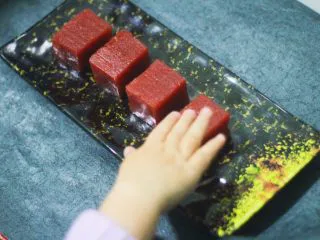 老北京小吃之“山楂糕”,搞定啦!请忽视那只偷吃的小爪子。