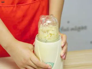 必吃的广东小吃——广州肠粉,打成蒜泥