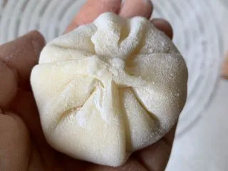 奥利奥雪媚娘,包好捏紧收口就可以了。 