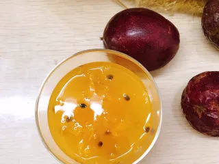 百香果蜜糖水,让蜜糖完全融化