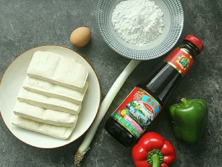 蚝油一口豆腐,准备好材料。