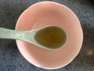 成本低廉，制作简单的照烧鸡腿,料酒2勺。