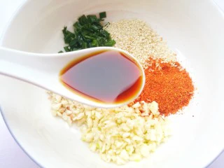 好吃到哭的黄磊老师同款拌面,2勺陈醋。