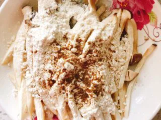 杏鲍菇吃出肉的味道-椒盐杏鲍菇,撒上孜然粉。