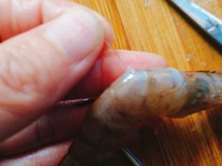 家常菜+红烧明虾,再轻轻用手抽出来