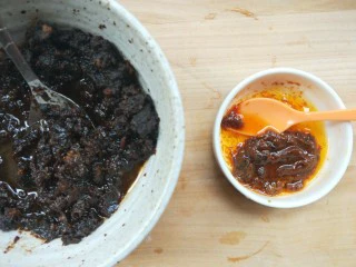 复刻街头美食~网厨第一个肉蛋堡,准备自己喜欢的酱。