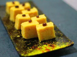 老北京小吃之“豌豆黄”,豌豆的营养价值很高,味道也很喜人,这么做宝宝也会喜欢的哦