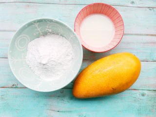 软糯香甜的多芒小丸子,准备好所有食材。