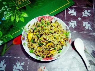 宜宾风味蛋炒饭,香味浓郁的宜宾风味蛋炒饭。